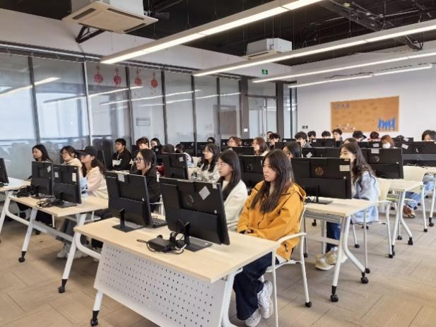 走進前沿，啟航未來 計算機工程學(xué)院新生赴中軟國際與同濟人工智能研究院開展專業(yè)認知實習(xí)